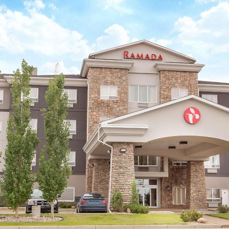 Ramada By Wyndham Camrose Hotel Kültér fotó