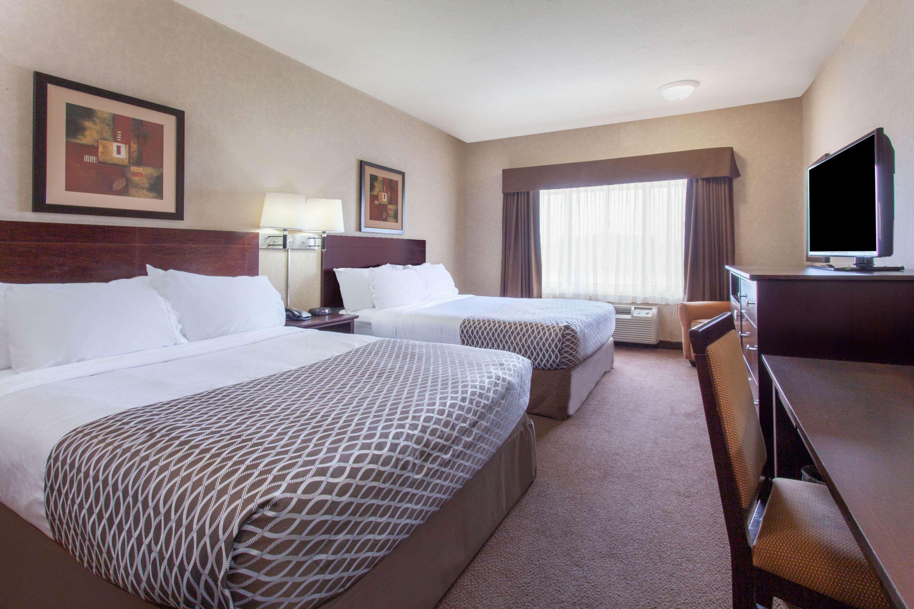Ramada By Wyndham Camrose Hotel Kültér fotó