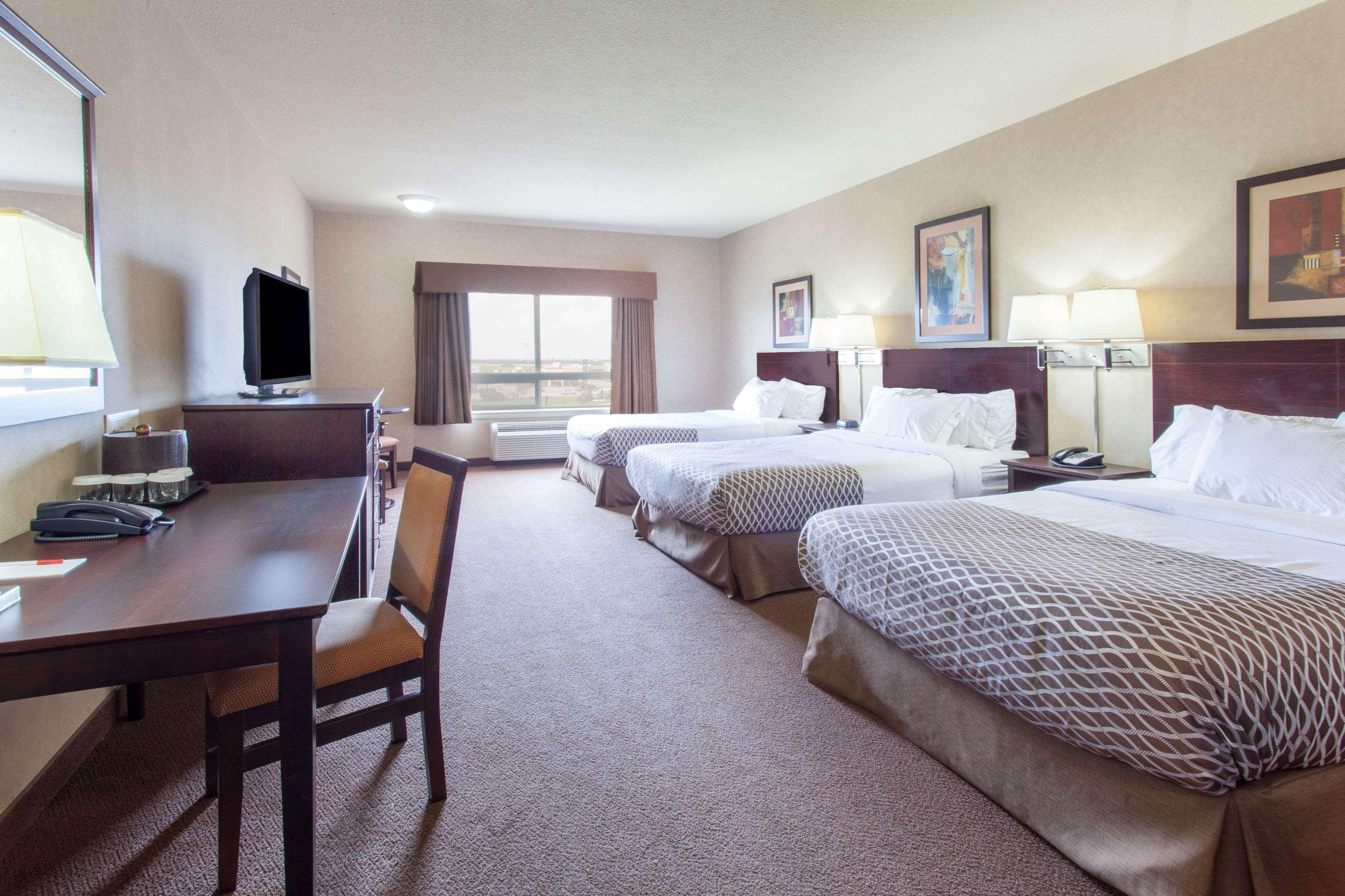 Ramada By Wyndham Camrose Hotel Kültér fotó