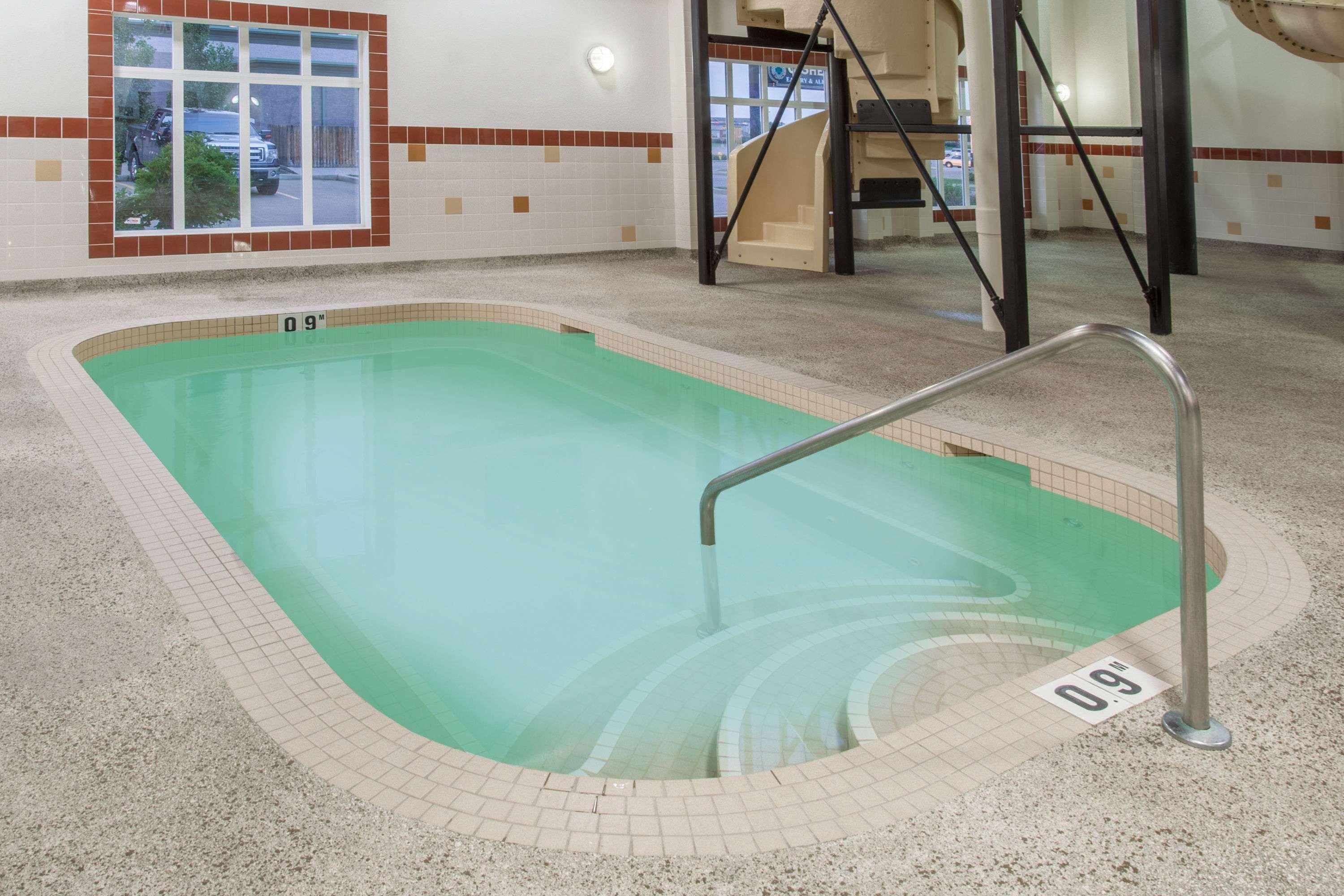 Ramada By Wyndham Camrose Hotel Kültér fotó