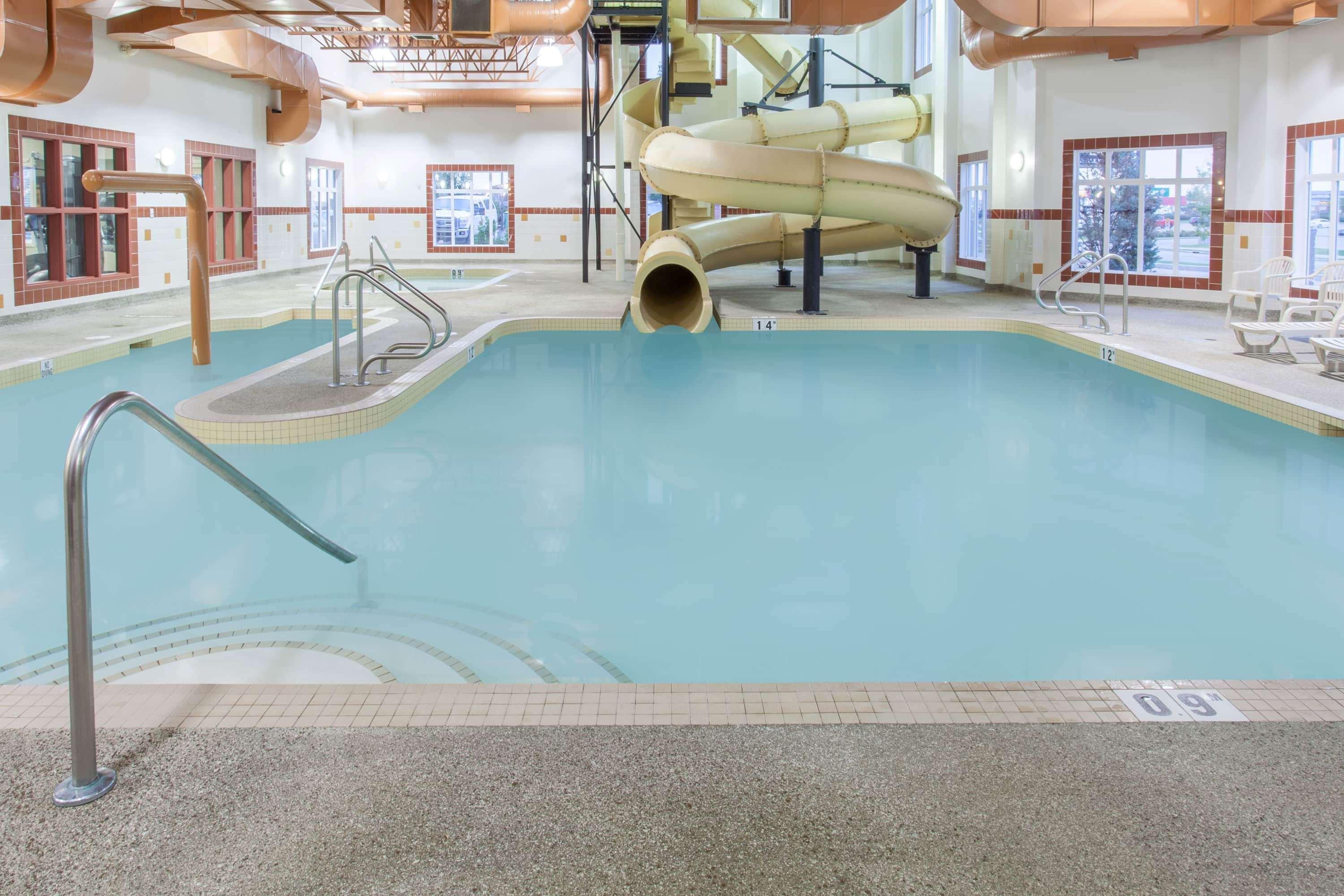 Ramada By Wyndham Camrose Hotel Kültér fotó