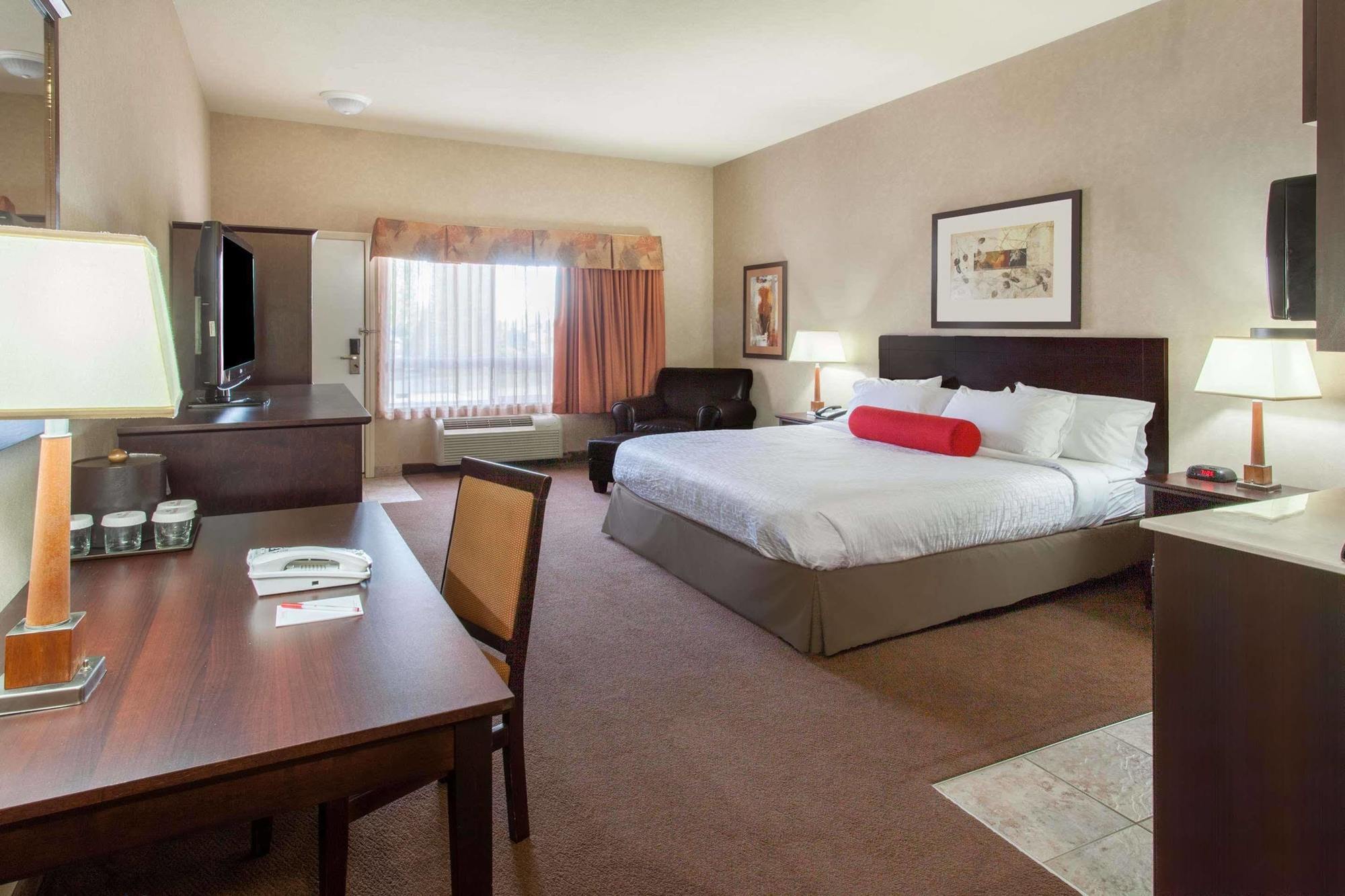 Ramada By Wyndham Camrose Hotel Kültér fotó
